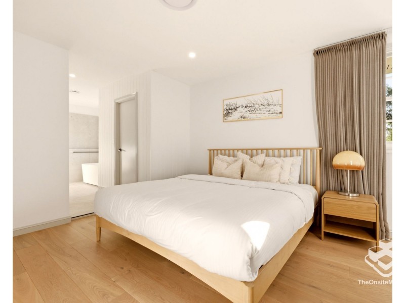 11 Boblynne Street, Chapel Hill QLD 4069