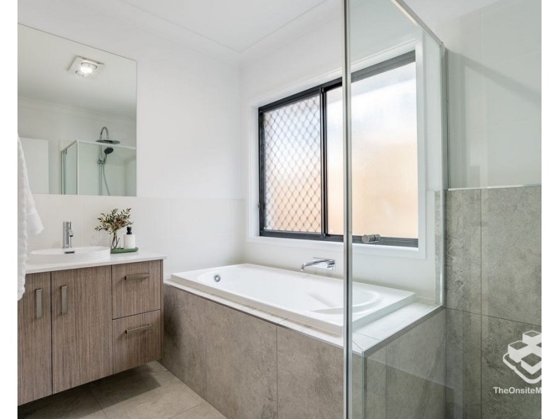70 Redcomb Drive, Park Ridge QLD 4125