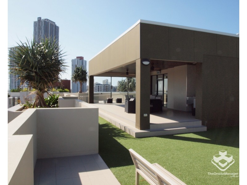 4/43 Lenneberg Street, Southport QLD 4215