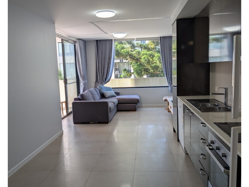 4/43 Lenneberg Street, Southport QLD 4215