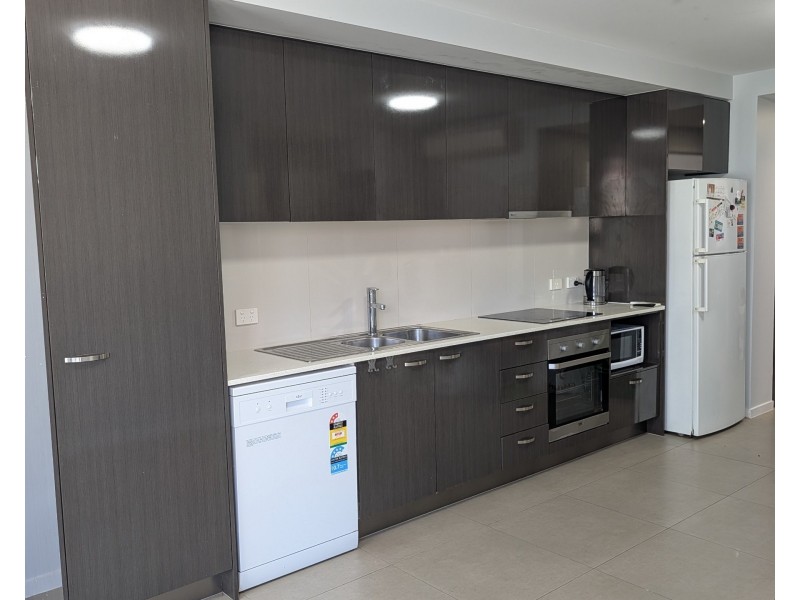4/43 Lenneberg Street, Southport QLD 4215