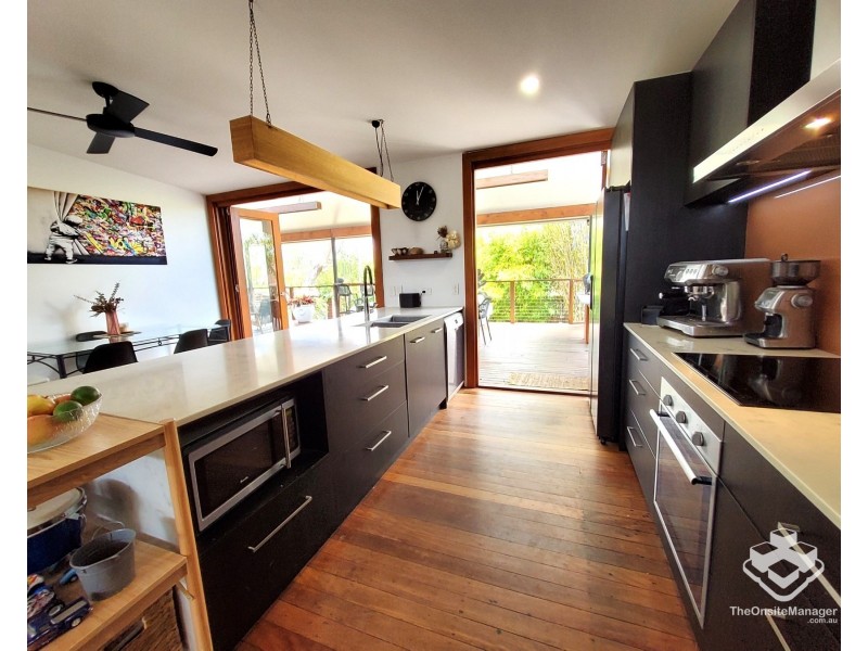 7 The Glen, Southport QLD 4215