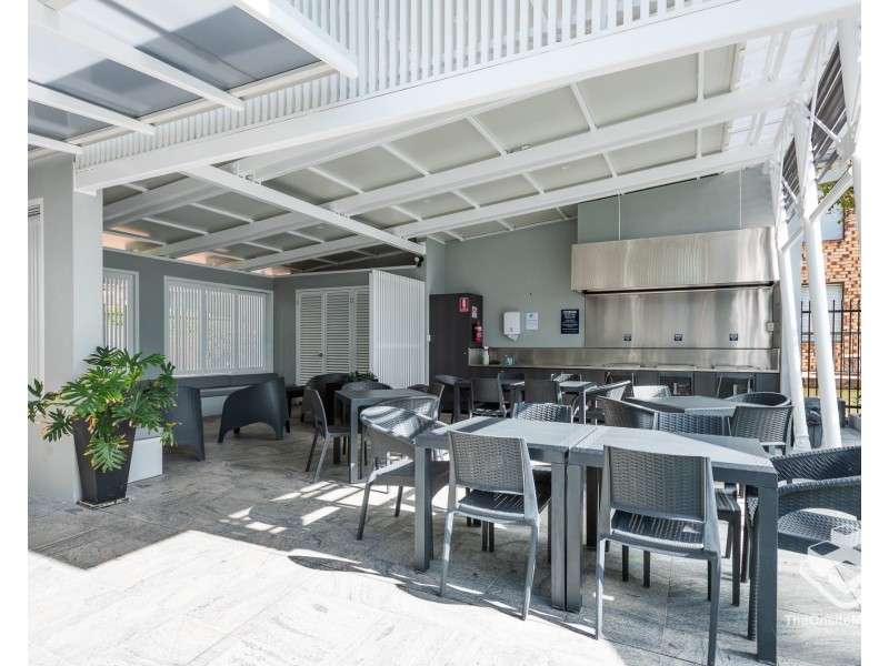 1002/5 Enderley Avenue, Surfers Paradise QLD 4217