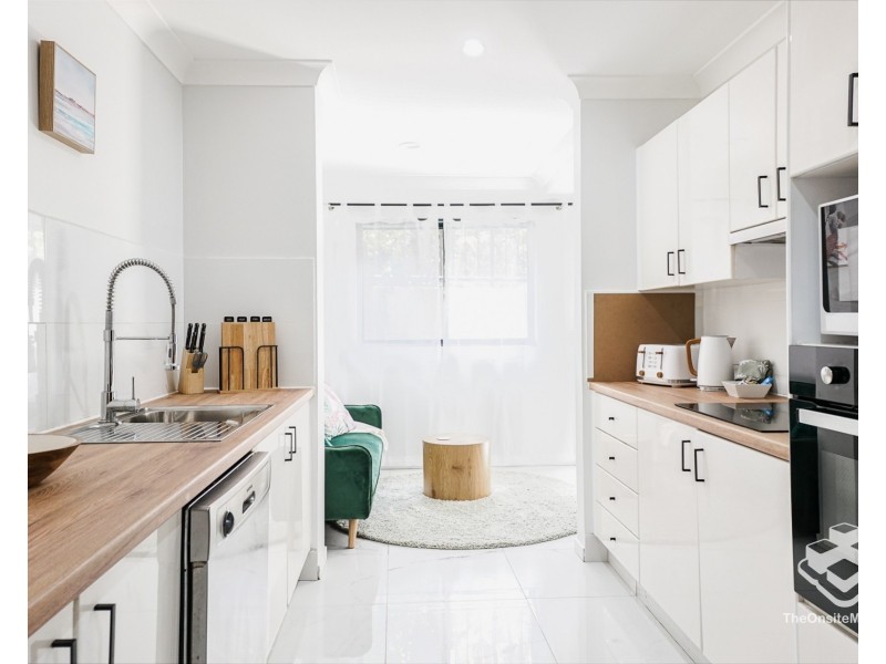 ID:21183909/ 1 Great Hall Drive, Miami QLD 4220