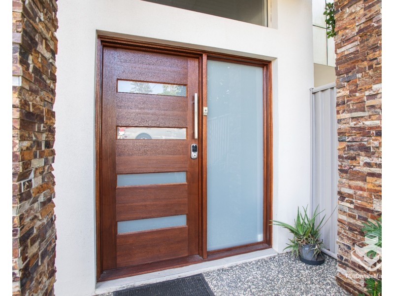 85 Pohlman Street, Southport QLD 4215