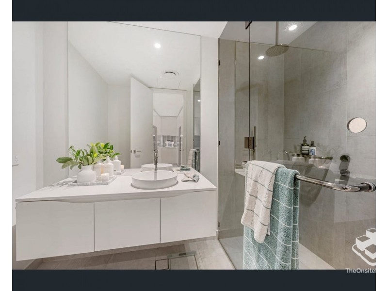 ID:21184029/2 The Lanes Boulevard, Mermaid Waters QLD 4218