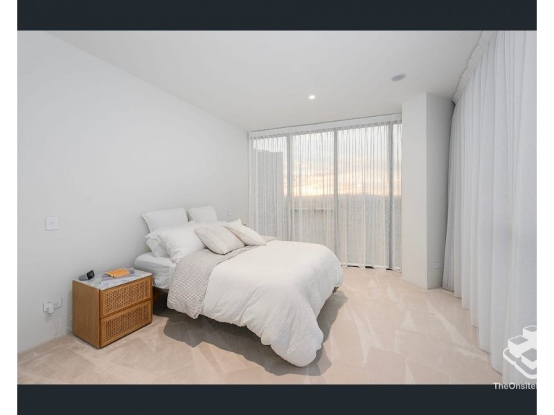 ID:21184029/2 The Lanes Boulevard, Mermaid Waters QLD 4218