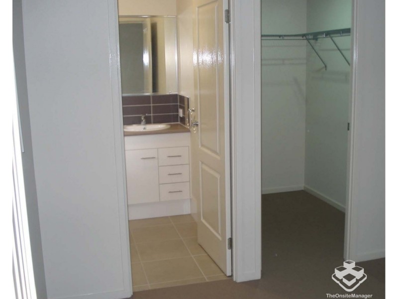 38 Valentine Circuit, Augustine Heights QLD 4300
