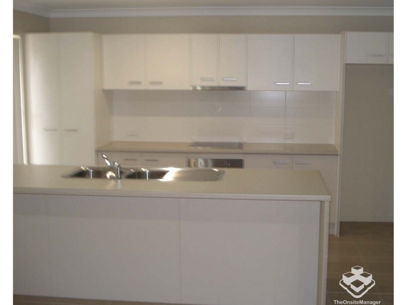 38 Valentine Circuit, Augustine Heights QLD 4300