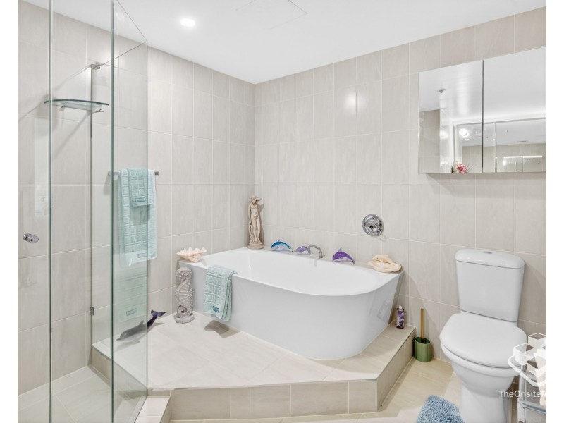 ID:21184214/12 Commodore Drive, Surfers Paradise QLD 4217