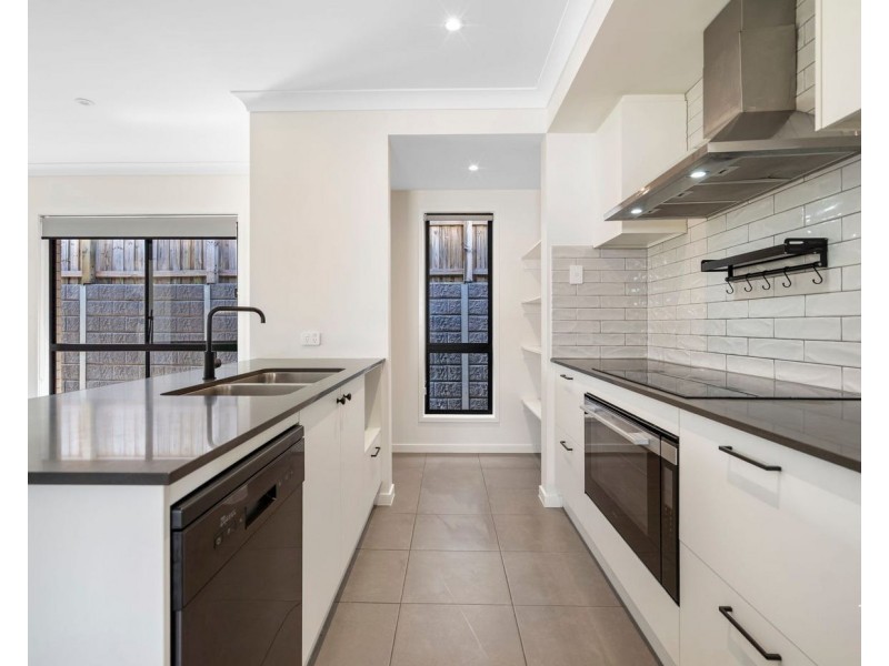 32 Carbeen Circuit, Springfield QLD 4300