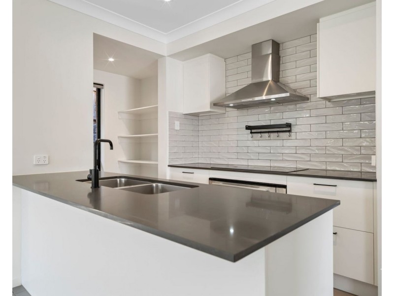 32 Carbeen Circuit, Springfield QLD 4300