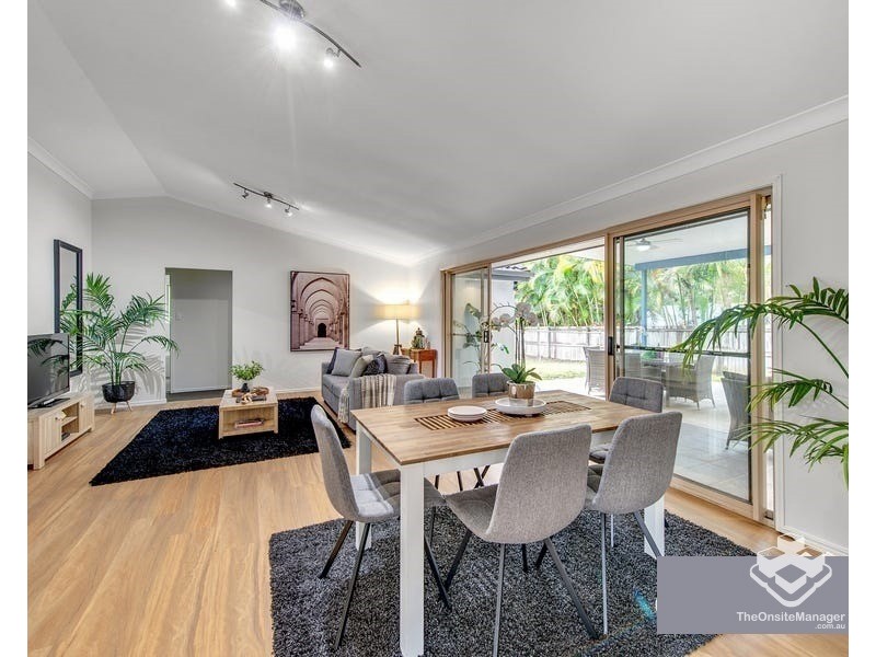 8 Brighton Parade, Forest Lake QLD 4078