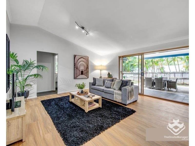 8 Brighton Parade, Forest Lake QLD 4078