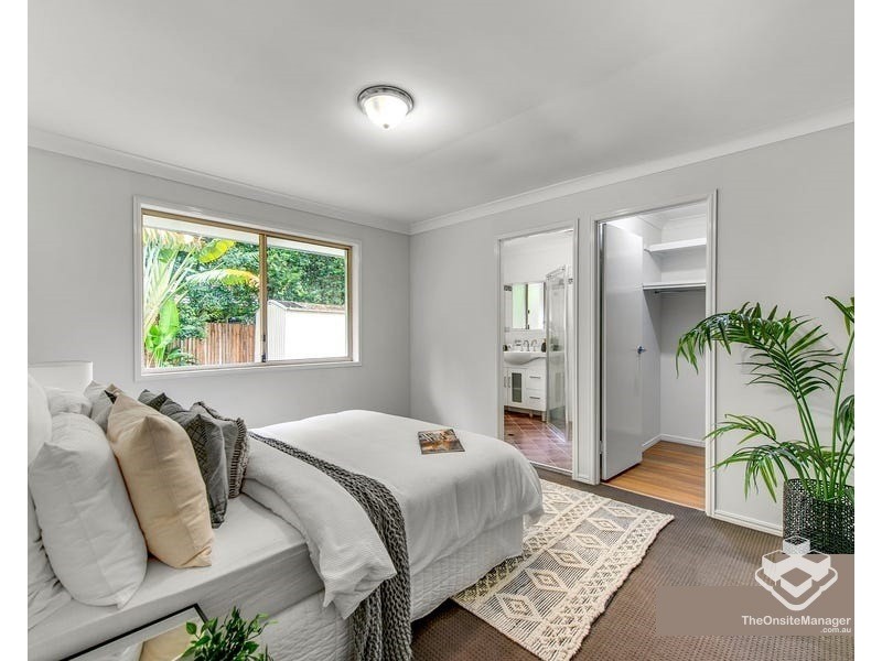 8 Brighton Parade, Forest Lake QLD 4078