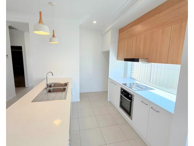 17 Highbury Court, Greenbank QLD 4124