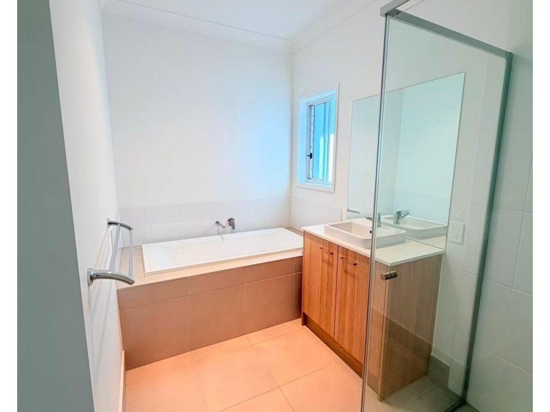 17 Highbury Court, Greenbank QLD 4124