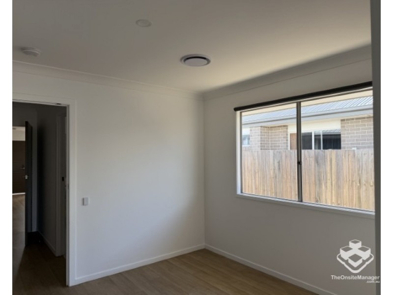 15 Frederick Circuit, Eli Waters QLD 4655