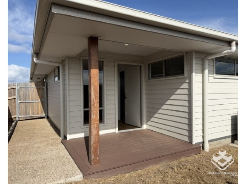 15 Frederick Circuit, Eli Waters QLD 4655