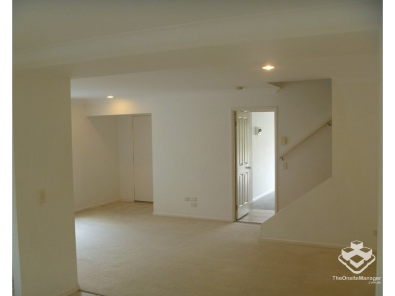 ID:21185320/538 Warrigal Road, Eight Mile Plains QLD 4113