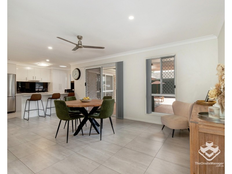 8 Edgeworth Place, Helensvale QLD 4212