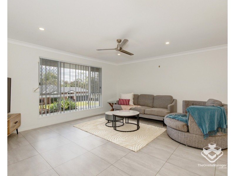 8 Edgeworth Place, Helensvale QLD 4212