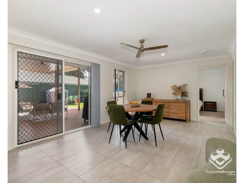 8 Edgeworth Place, Helensvale QLD 4212