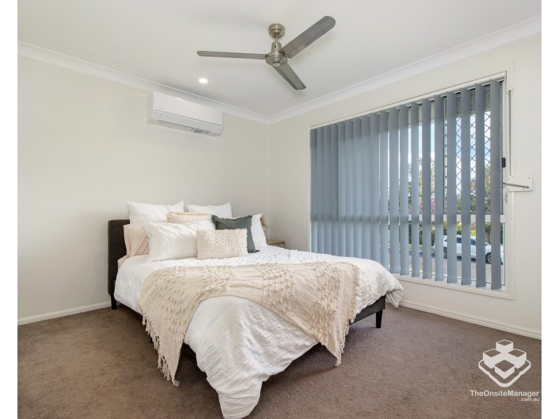 8 Edgeworth Place, Helensvale QLD 4212
