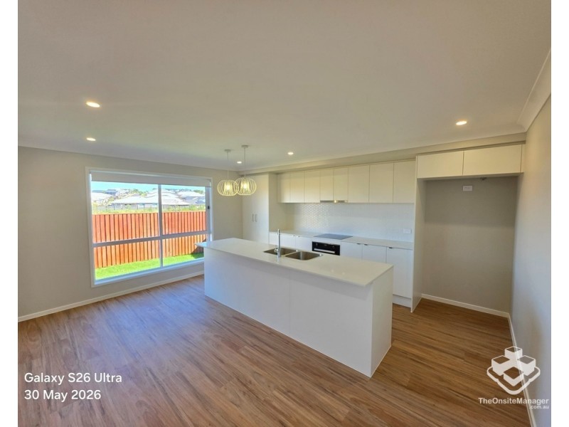 10 Peace Circuit, White Rock QLD 4306