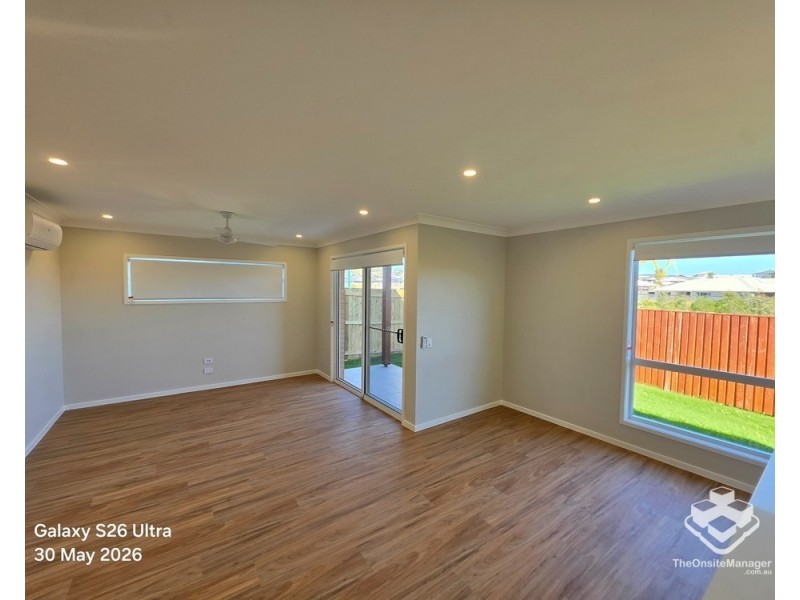 10 Peace Circuit, White Rock QLD 4306