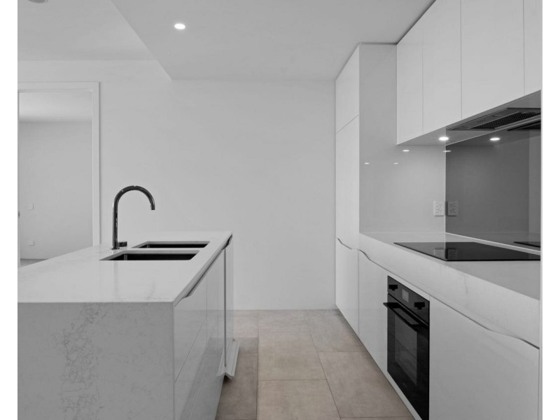 ID:21185912/2 The Lanes Boulevard, Mermaid Waters QLD 4218