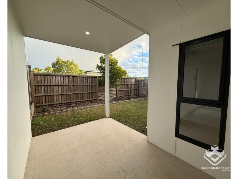 61/4 Harmony Street, Pimpama QLD 4209
