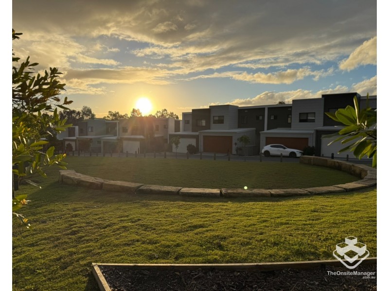 61/4 Harmony Street, Pimpama QLD 4209