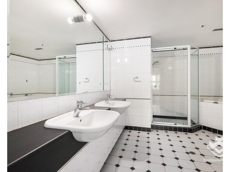 ID:21185996/12 Commodore Drive, Surfers Paradise QLD 4217