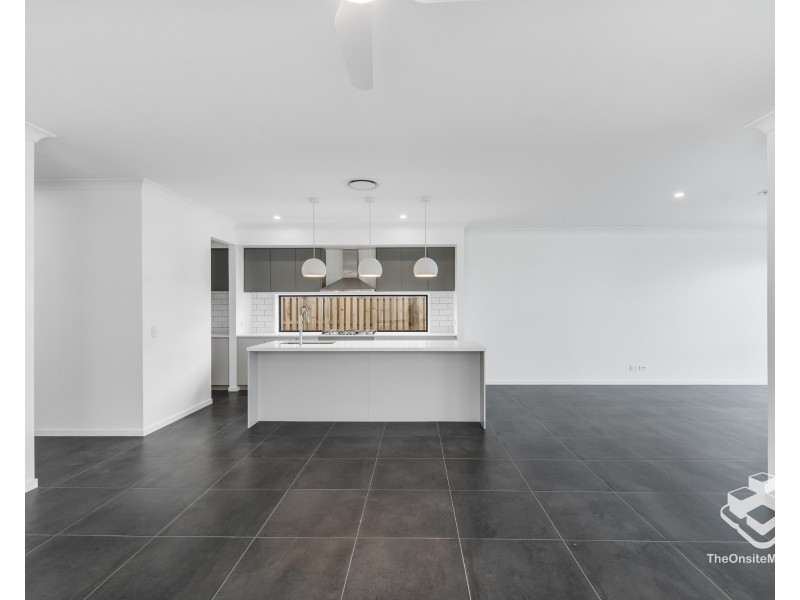 37 Santa Monica Boulevard, Hope Island QLD 4212