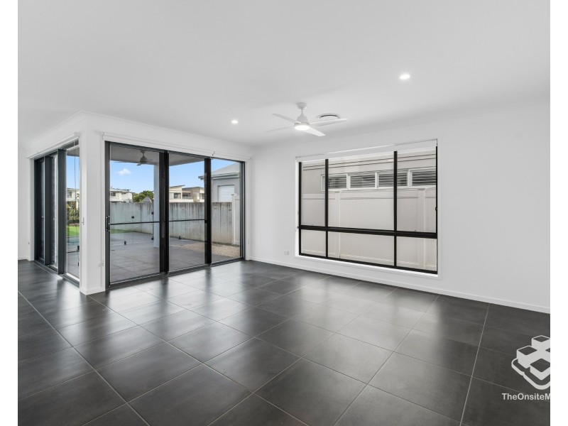 37 Santa Monica Boulevard, Hope Island QLD 4212
