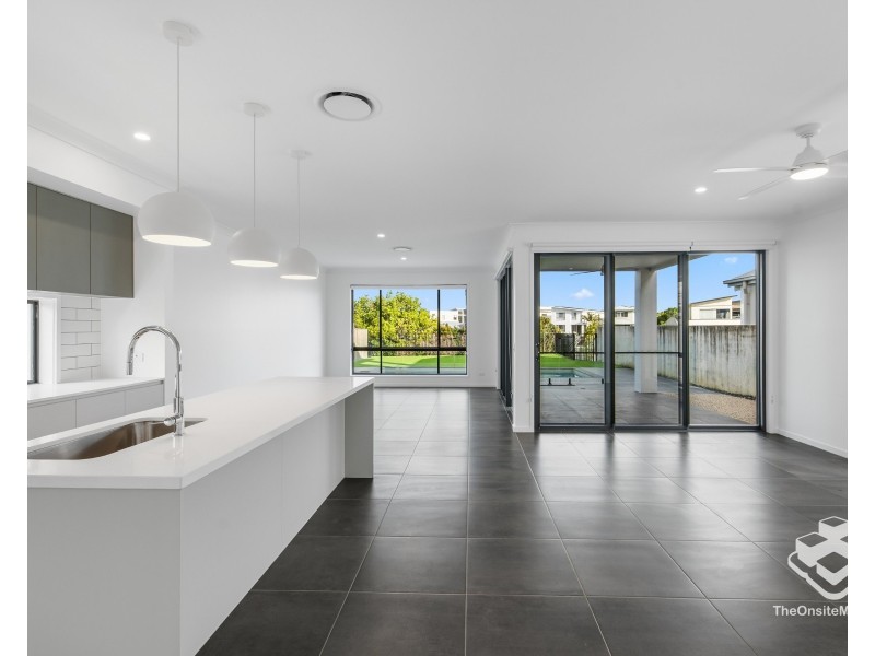 37 Santa Monica Boulevard, Hope Island QLD 4212