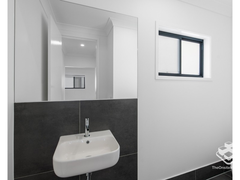 37 Santa Monica Boulevard, Hope Island QLD 4212