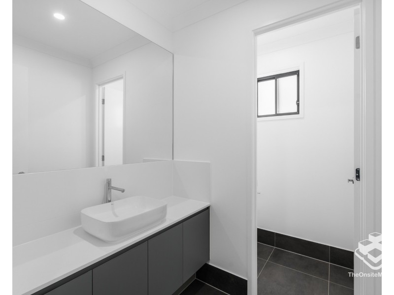 37 Santa Monica Boulevard, Hope Island QLD 4212