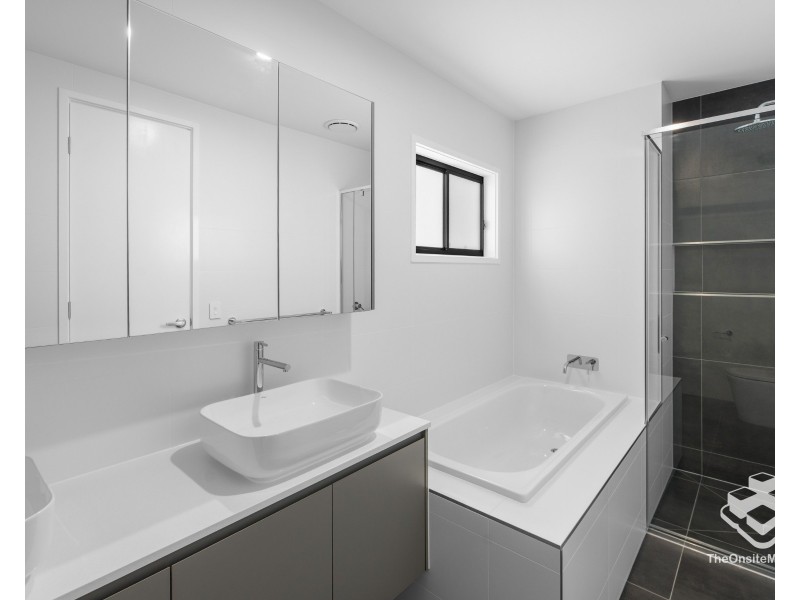 37 Santa Monica Boulevard, Hope Island QLD 4212