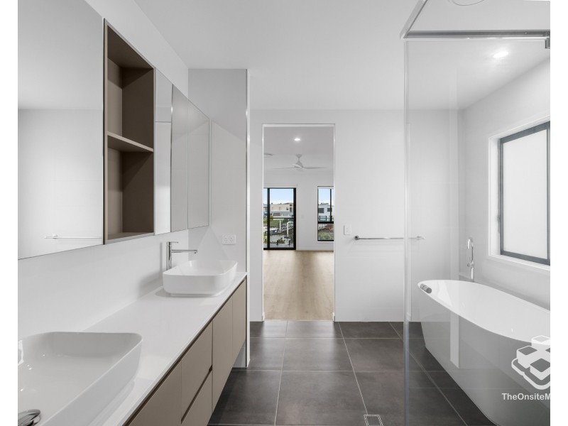 37 Santa Monica Boulevard, Hope Island QLD 4212