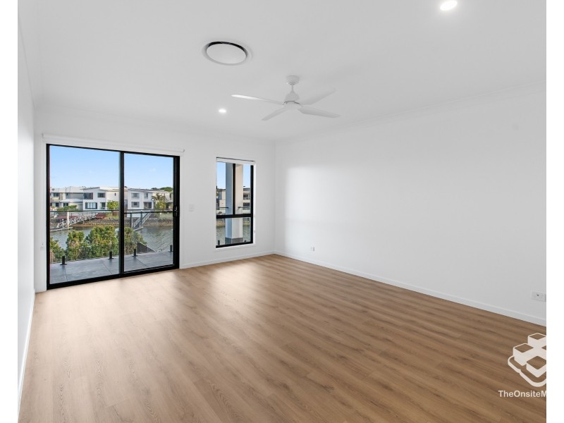 37 Santa Monica Boulevard, Hope Island QLD 4212