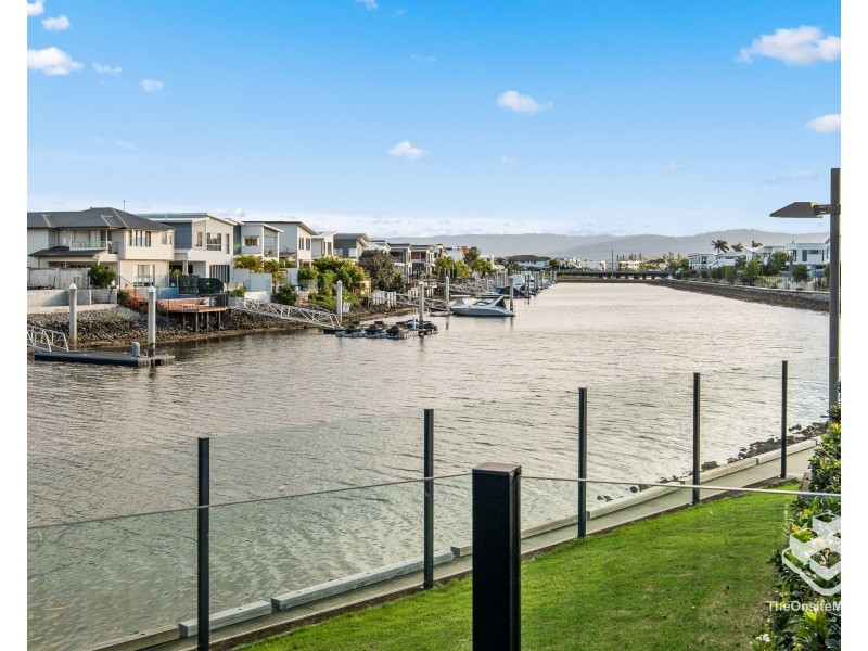 37 Santa Monica Boulevard, Hope Island QLD 4212