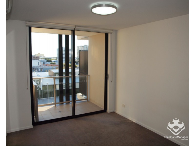 27/43 Lenneberg Street, Southport QLD 4215