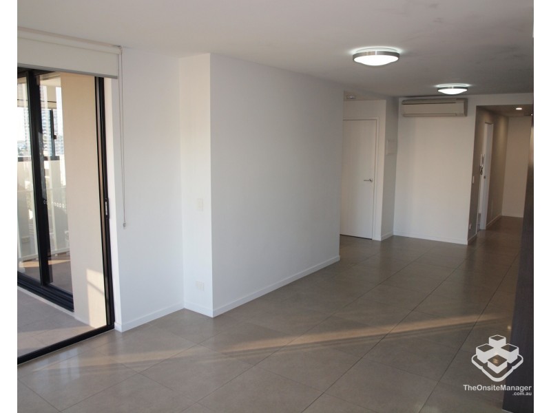 27/43 Lenneberg Street, Southport QLD 4215