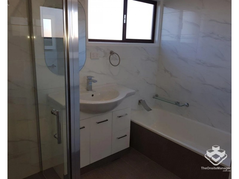 8/12 Shrike Court, Burleigh Waters QLD 4220