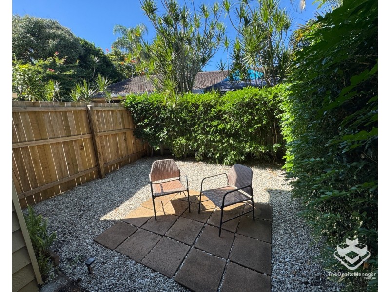 8/12 Shrike Court, Burleigh Waters QLD 4220