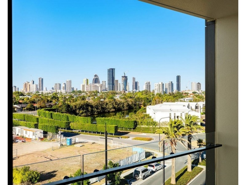 ID:21186332/2 The Lanes Boulevard, Mermaid Waters QLD 4218