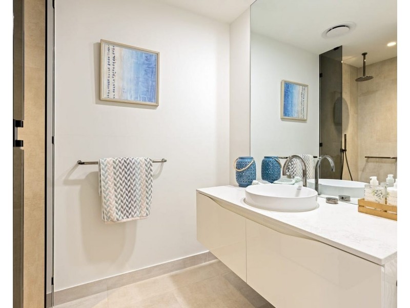 ID:21186332/2 The Lanes Boulevard, Mermaid Waters QLD 4218