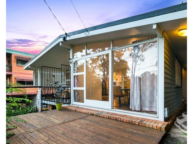 23 The Esplanade, St Lucia QLD 4067